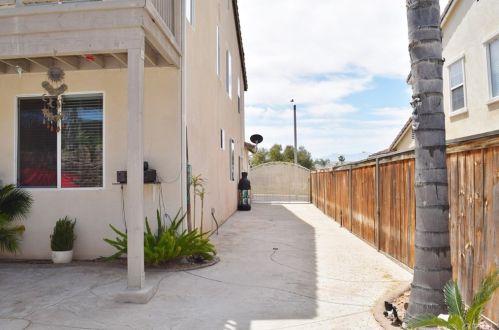 12722 Royal Palm Ln, Riverside CA  92503-7077 exterior