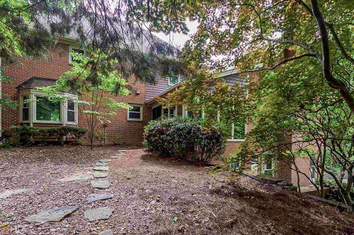 810 Mabry Rd, Atlanta GA  30328-2662 exterior