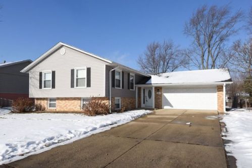 803 Hayward Ave, Streamwood, IL 60107-3110
