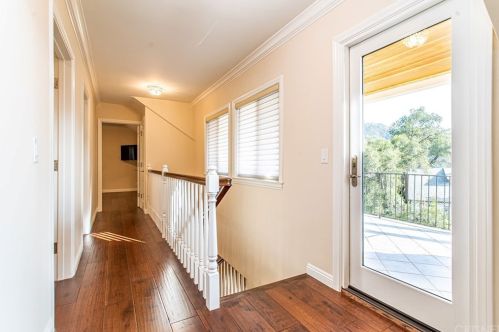 2010 Buckingham Pl, Glendale CA  91206-1401 exterior