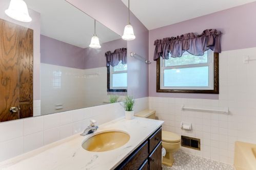 517 Fairfield Dr, Saint Paul MN  55112-6510 exterior