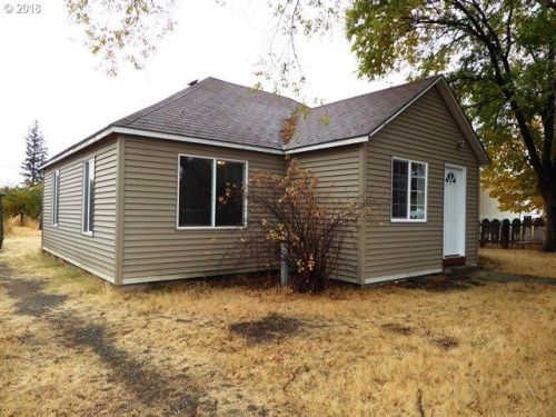325 4th St, North Powder, OR 97867-8161