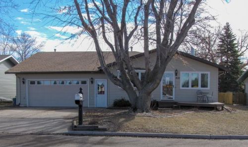 410 17th Ave, Jamestown, ND 58401-3844