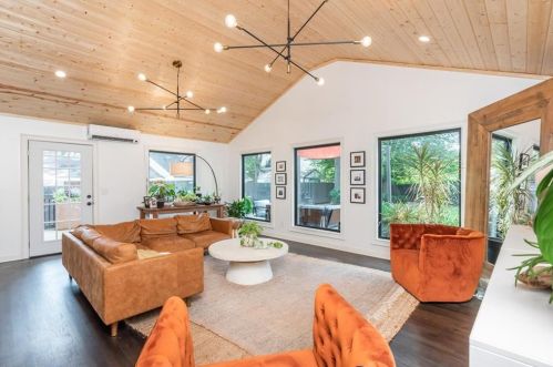 2334 Cortez Way, Atlanta GA  30319-3914 exterior