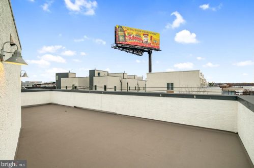 920 Front St, Philadelphia PA 19123-4304 exterior