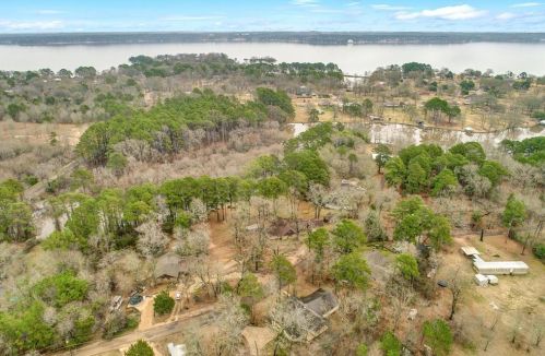 2005 Hickory Hollow Rd, Chandler, TX 75758-5539