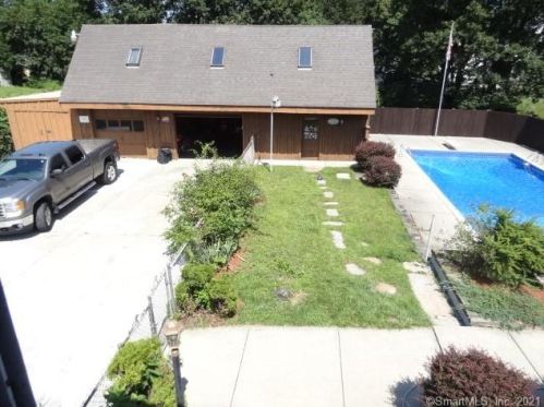 12 Oak St, Killingly, CT 06239-2846