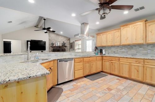 20217 Engelmann Ln, Webberville TX exterior