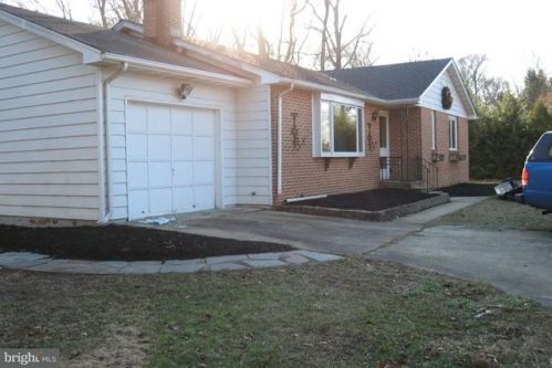 28456 School House Rd, Columbus, NJ 08022-1830