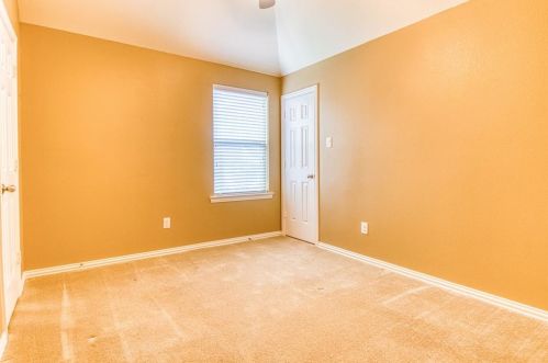 302 Round Lake Dr, Richmond TX 77469-1778 exterior