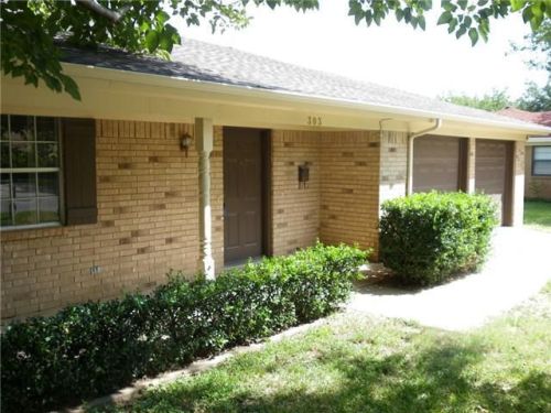 303 Ables St, Granbury TX  76048-1806 exterior