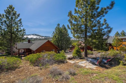 12628 Pinnacle Loop, Truckee CA  96161-6926 exterior