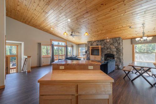 11550 Rhineland Ave, Truckee CA  96161-7070 exterior