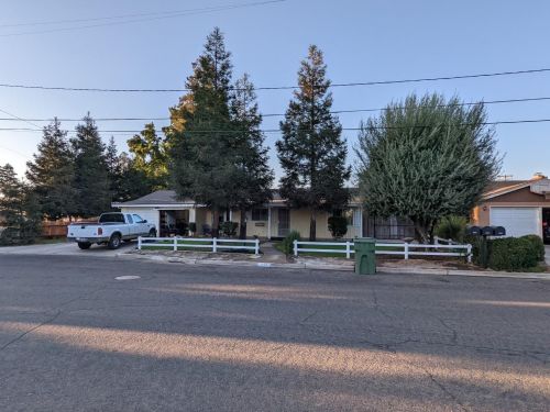 1220 Waldorf Dr, Turlock, CA 95382-2144