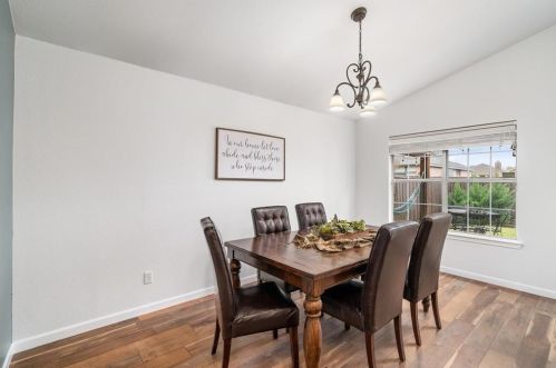 2117 Carnation Ct, Garland TX 75040-2805 exterior