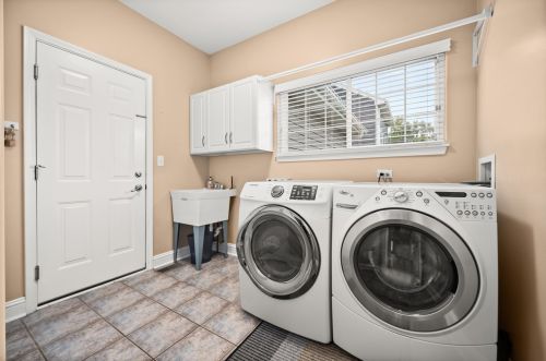 1826 Luther Lowell Ln, Sycamore IL  60178-8751 exterior