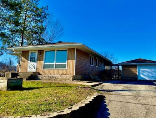 1112 Grandview Ter, La Crescent, MN 55947-1568