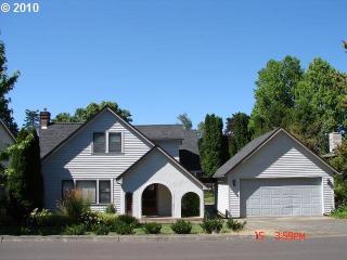 10630 Garden Park Pl, Portland, OR 97223-3832
