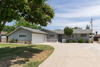811 Sunnyside Ave, Fresno, CA 93727-5426