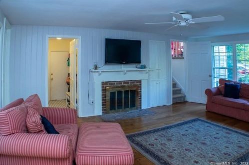 31 Mayflower Dr, Wilton, CT 06897-1003