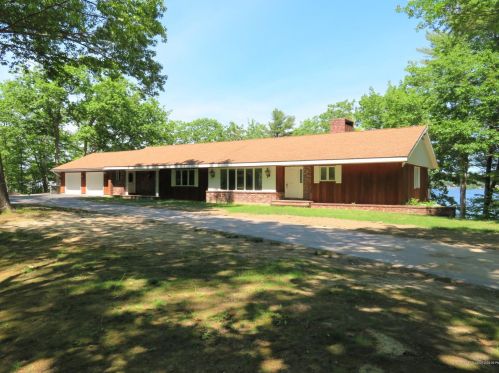 43 Leisure Point Rd, Standish, ME 04084-5327