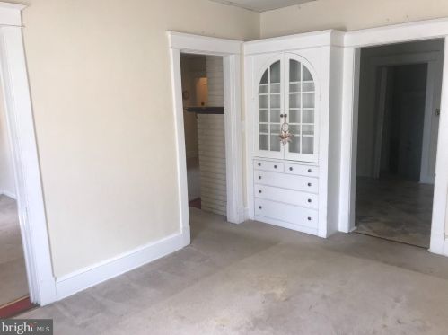 2215 Albemarle St, Arlington, VA 22207-3401