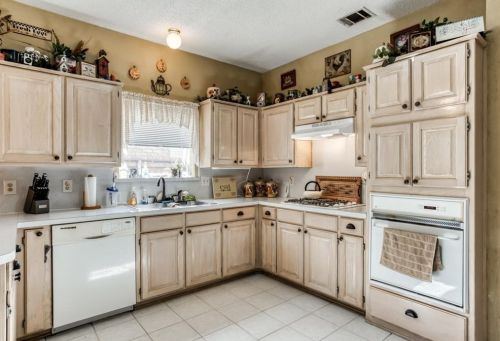 2210 Meadowstone Dr, Carrollton TX 75006-2642 exterior