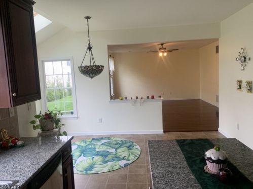 8 Esterbrook Dr, Princeton NJ  08540-6127 exterior