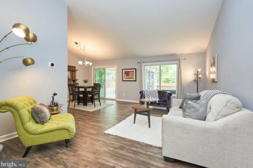 2105 Sugarloaf Ct, Herndon, VA 20170-4008