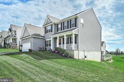 2660 Friends Cir, York, PA 17408-4737
