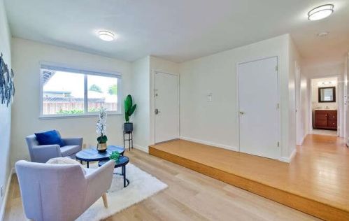6889 Rochelle Ave, Newark, CA 94560-1650