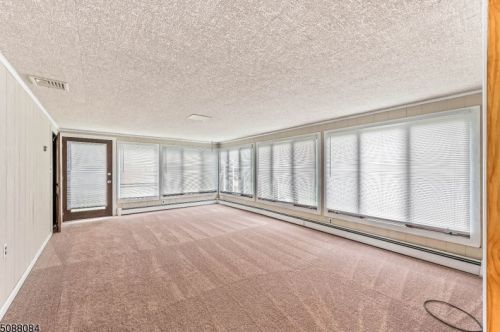 31 Clearview Dr, Dover NJ  07869-1304 exterior
