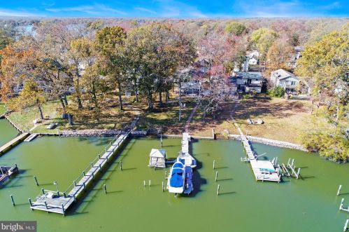 5070 Lerch Dr, Shady Side MD 20764-9650 exterior