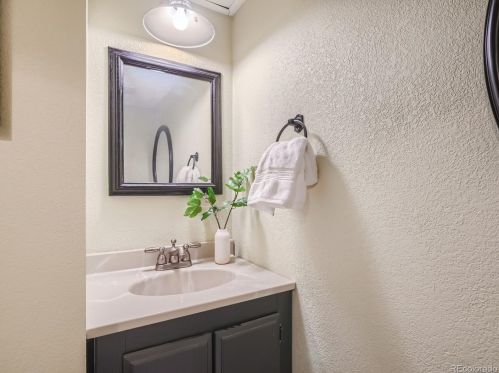 16572 Crestline Pl, Aurora CO 80015-4308 exterior