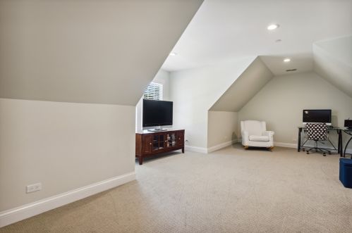 267 Middaugh Rd, Willowbrook IL  60514-1067 exterior