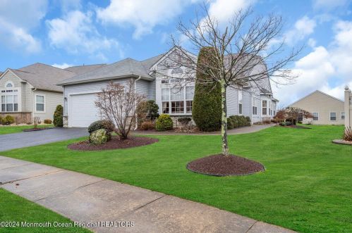 5 Ravello Rd, Lakehurst, NJ 08759-6264