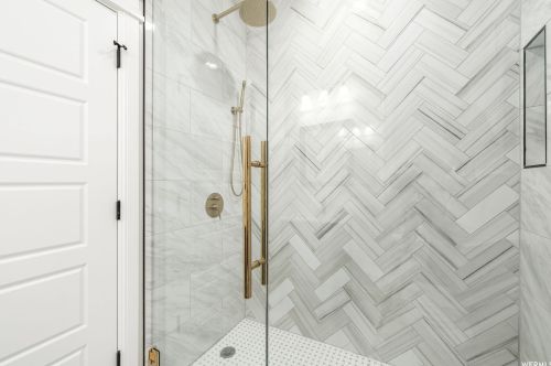 8851 Willow Grn Dr, Sandy UT 84093-2056 exterior