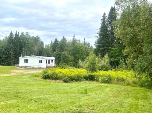 18 Richardson Dr, Carroll, NH 03598-3628