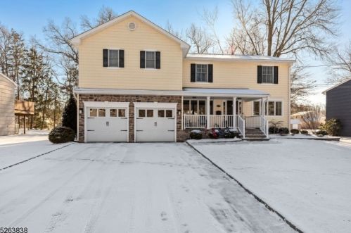 184 River Bend Rd, Berkeley Heights, NJ 07922-1886