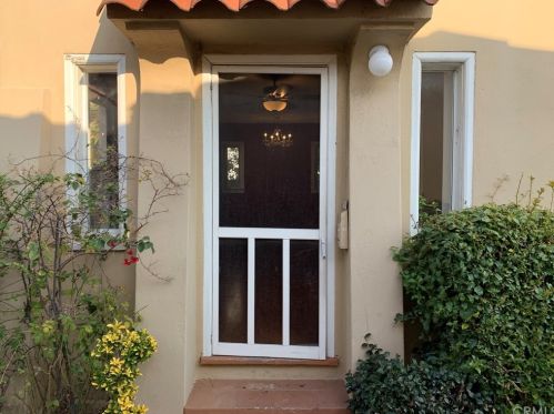 530 Windsor Rd, Glendale CA  91205-1812 exterior