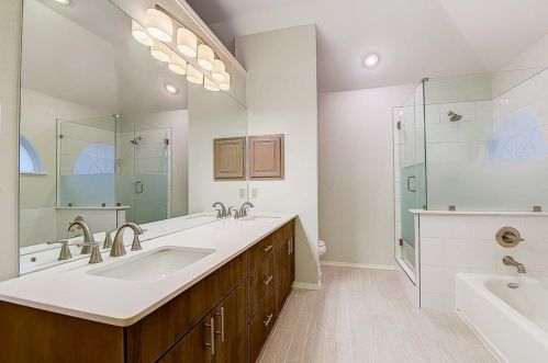 1422 Mapleview Dr, Carrollton TX 75007-6019 exterior