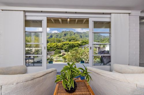 3588 Alani Dr, Honolulu HI  96822-1412 exterior