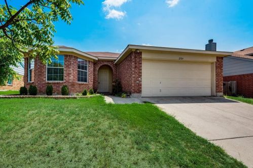 2709 Brea Canyon Rd, Fort Worth, TX 76108-4985