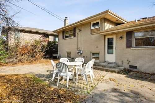 216 Gibbons Ave, Arlington Hts, IL 60004-6452
