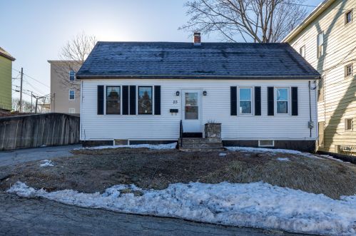 25 Summer St, Lewiston, ME 04240-7526