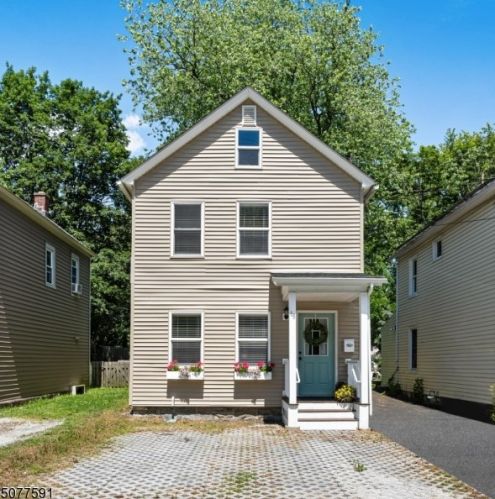 68 Woodside Ave, Fredon, NJ 07860-2414