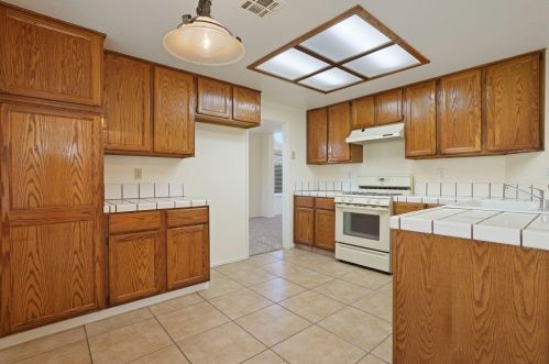 2305 Park Brae Way, Modesto, CA 95358-7001