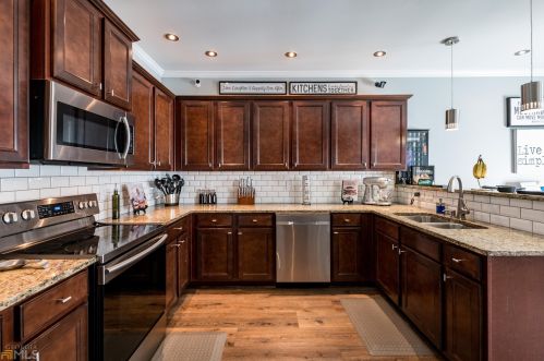 420 Fernbay Dr, Atlanta GA  30331-8956 exterior