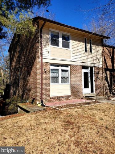 12633 Oakwood Dr, Woodbridge, VA 22192-3140