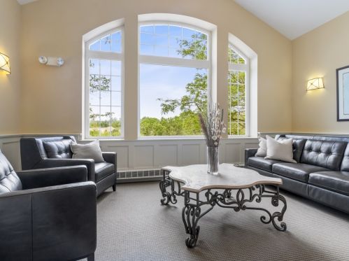 2640 Summit Dr, Glenview, IL 60025-7639